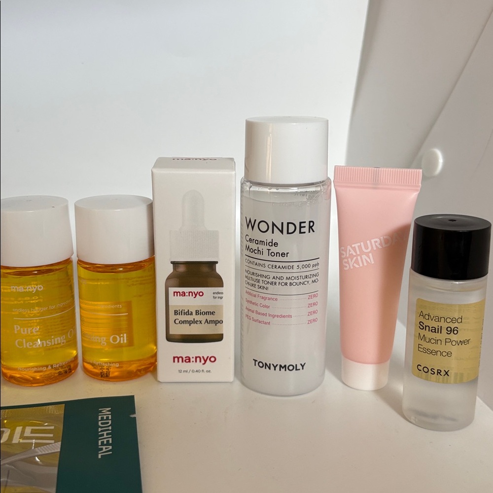 Bundle Lot of 8 Korean Skincare Travel Sample Products w/ skinsquared bag - Picture 2 of 3